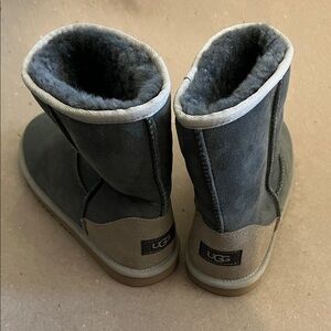 UGG Kids Short Shearling Boots in Charcoal